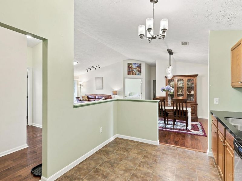 8512 Breezewood Court, West Chester, OH 45069 Photo 9