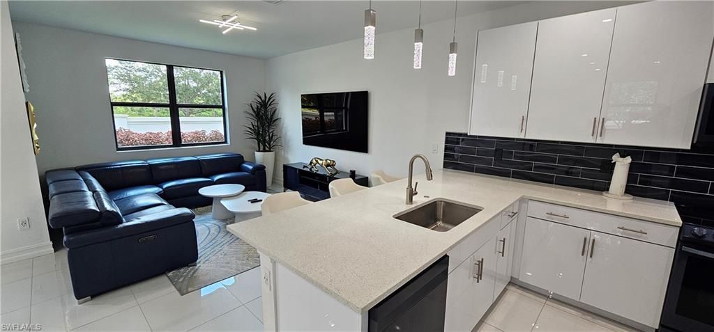 7510 Rockefeller Dr, Naples, FL 34119 Photo