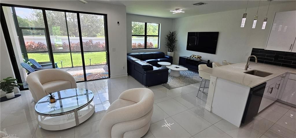 7510 Rockefeller Dr, Naples, FL 34119 Photo