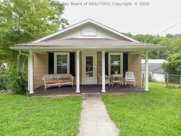 647 Austin Drive, St Albans, WV 25177