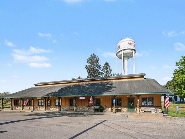 125 N Davis Street, Vicksburg, MI 49097