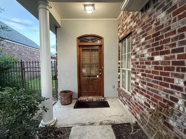 5545 Ducros Dr, Baton Rouge, LA 70820