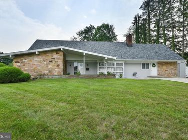 8 WINDOVER LANE , WILLINGBORO, NJ 08046