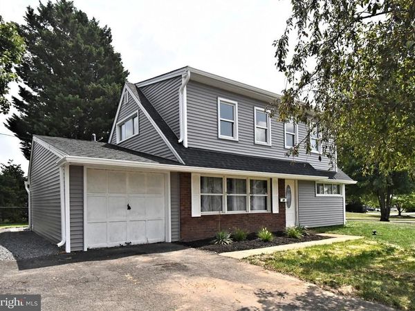 38 CANDLE ROAD, LEVITTOWN, PA 19057