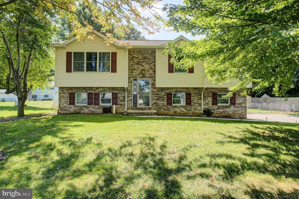 216 HICKORY LANE, SHIPPENSBURG, PA 17257