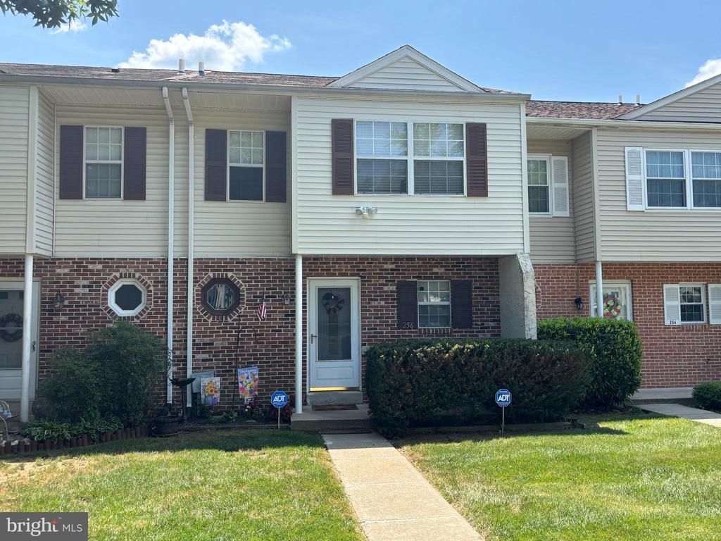 256 CARLYN COURT, DOWNINGTOWN, PA 19335