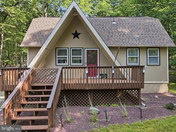 231 W LAKE VALLEY DRIVE , HAZLETON, PA 18202