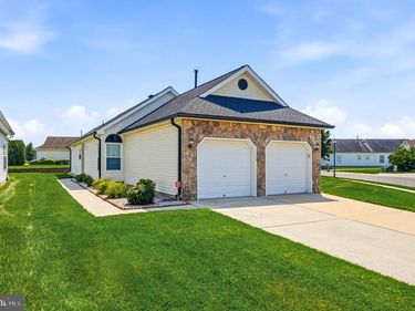14 SPRING LANE , EDGEWATER PARK, NJ 08010