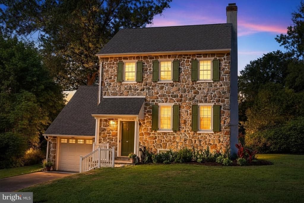 22 CARRIAGE LANE, NORRISTOWN, PA 19401