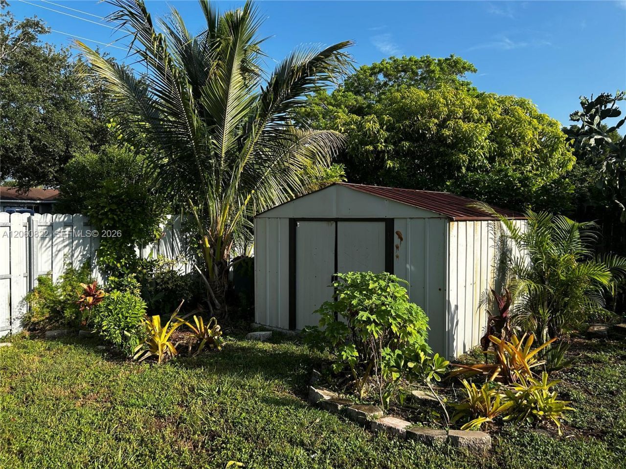 2403 NW 108th Ter , Sunrise, FL 33322 Photo