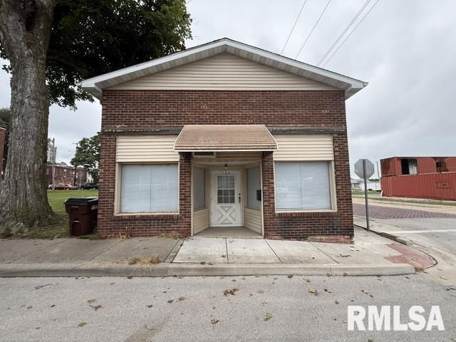 123 N Walnut Street, Taylorville, IL 62568 Main Photo