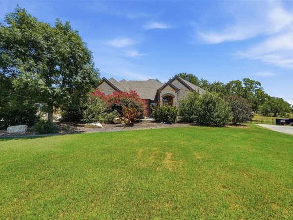 111 Flying Diamond Drive , Springtown, TX 76082