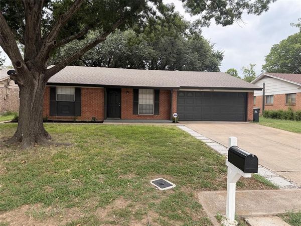 3004 David Lane , Arlington, TX 76013