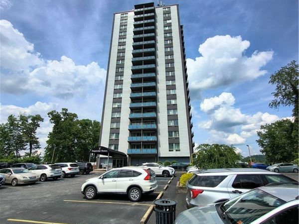 1800 Roundhill Road, Unit 304, Charleston, WV 25314