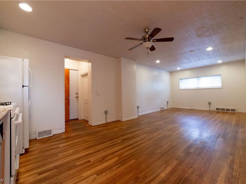 2598 W 10th Street , Cleveland, OH 44113 Photo 8