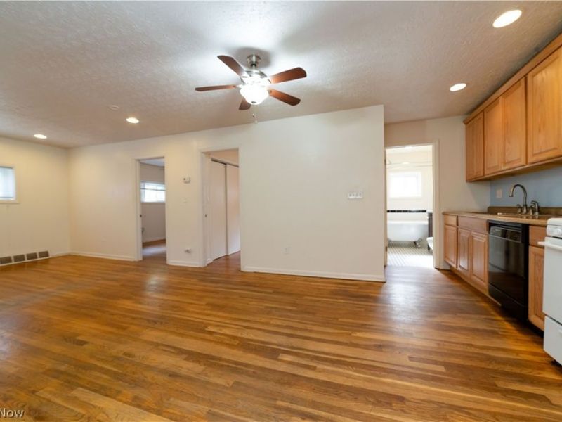 2598 W 10th Street , Cleveland, OH 44113 Photo 9