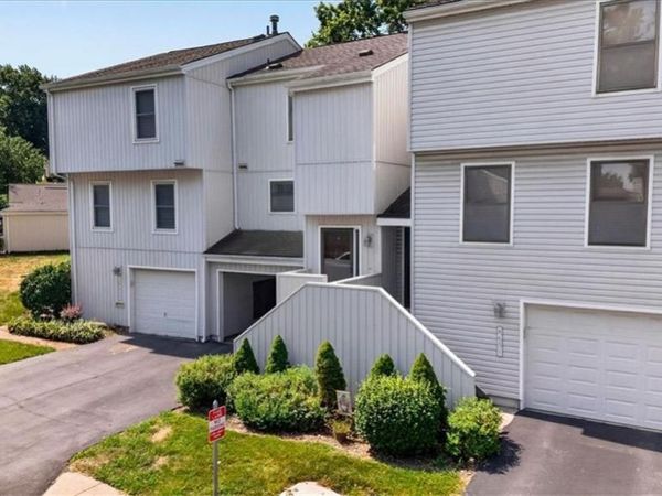 8645 W 108th Place, Overland Park, KS 66210