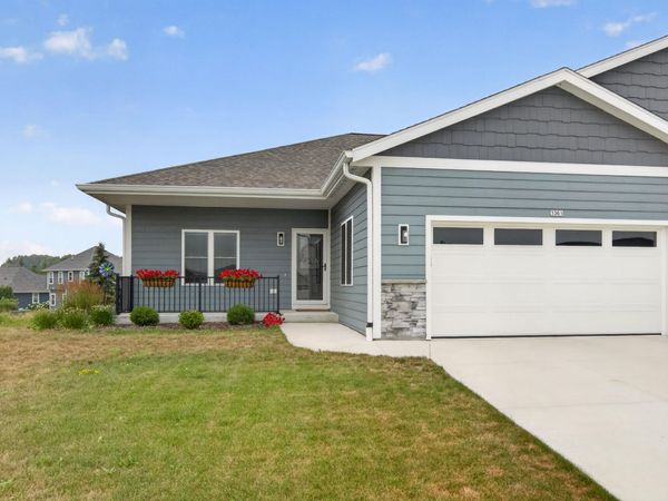 1361 Scenic Pointe Ct, Hartford, WI 53027