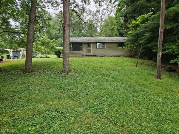 2439 Broadway Avenue NE, East Canton, OH 44730