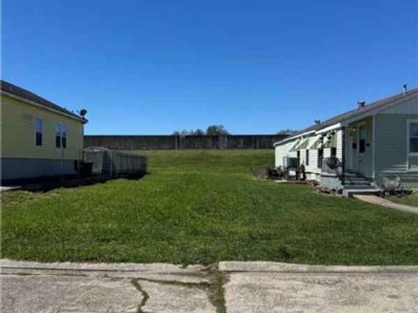 6052 WARRINGTON Drive , New Orleans, LA 70122