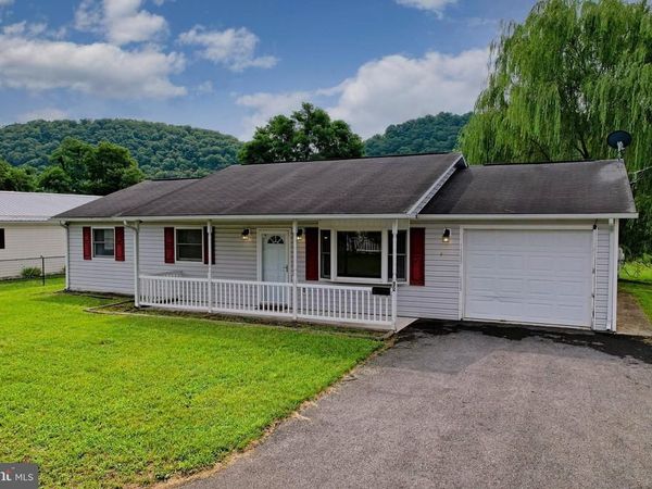 10 N HUMMINGBIRD STREET, KEYSER, WV 26726