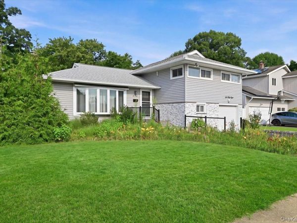 658 Richmond Road , East Meadow, NY 11554