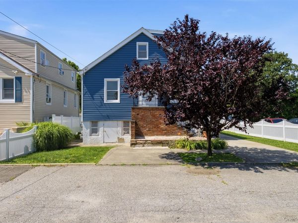 8 5th Street , Bayville, NY 11709