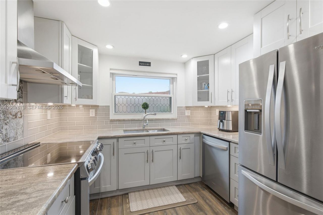 9501 Sunrise Lakes Blvd , Unit 201, Sunrise, FL 33322 Photo