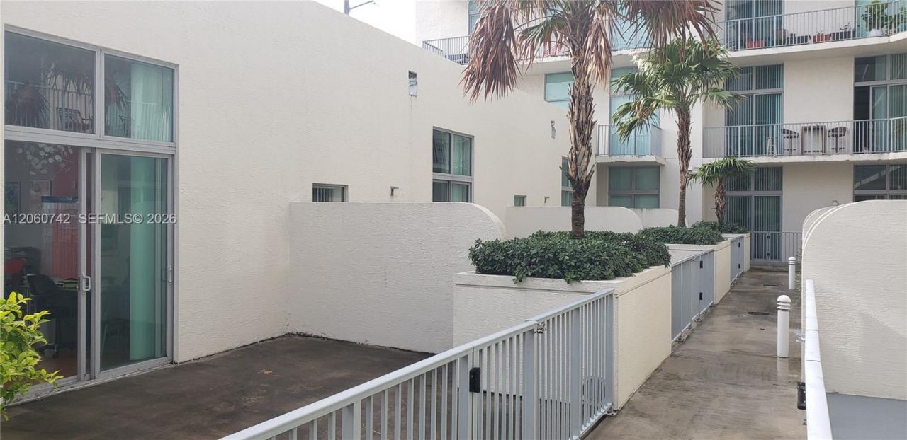 2100 Van Buren St, Unit 103, Hollywood, FL 33020 Photo