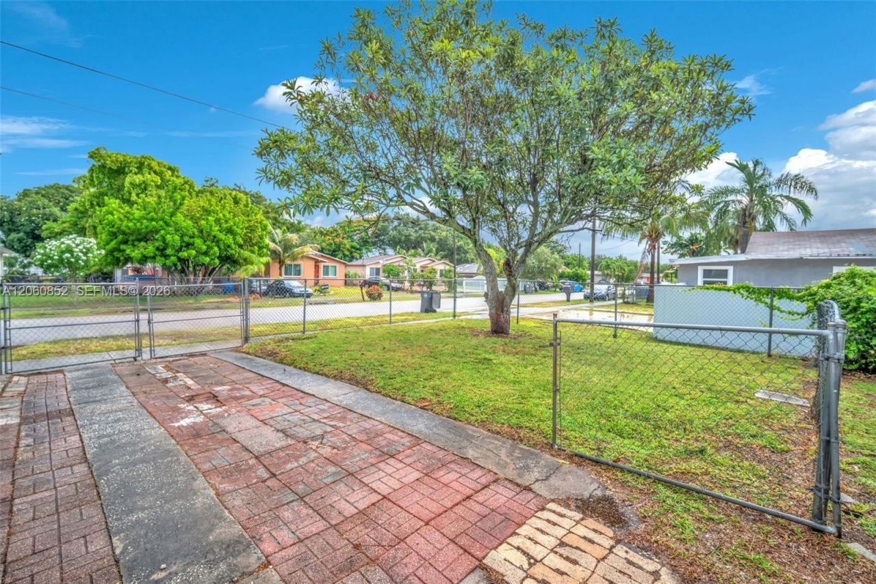 2301 SW 48th Ave , West Park, FL 33023 Photo