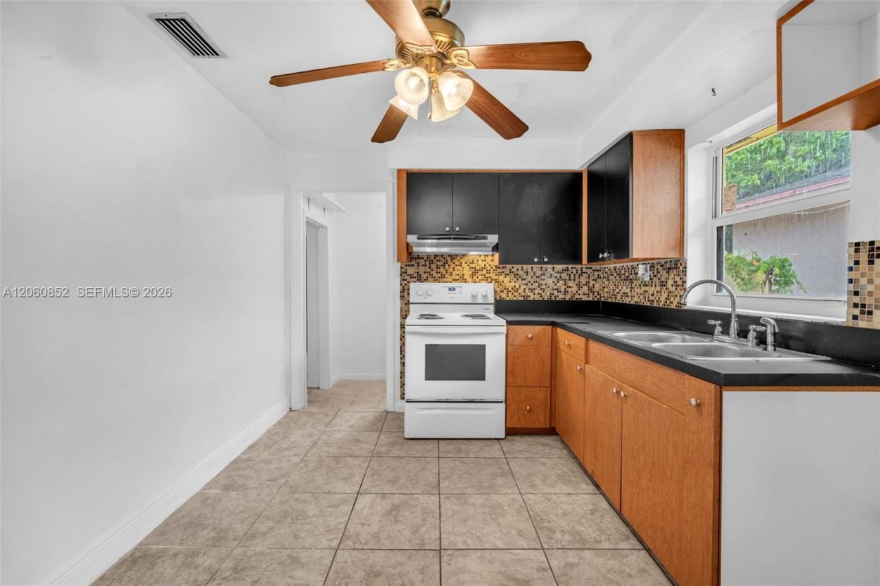 2301 SW 48th Ave , West Park, FL 33023 Photo