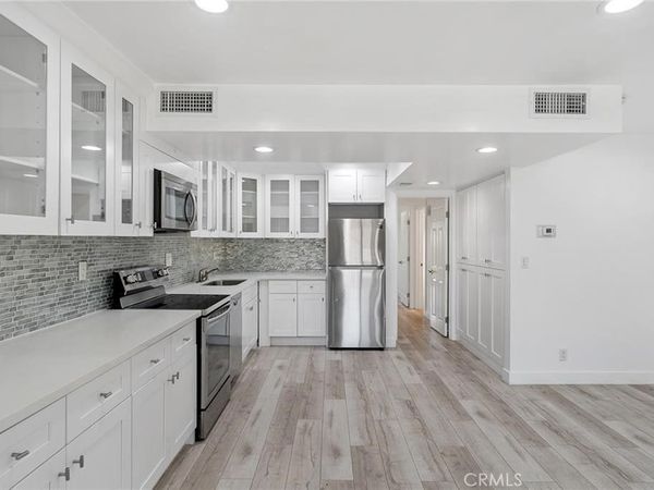 23401 Park Sorrento, Unit 34, Calabasas, CA 91302