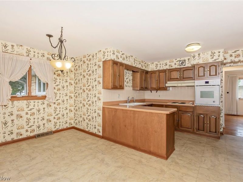 596 Jefferson Drive , Highland Heights, OH 44143 Photo 18
