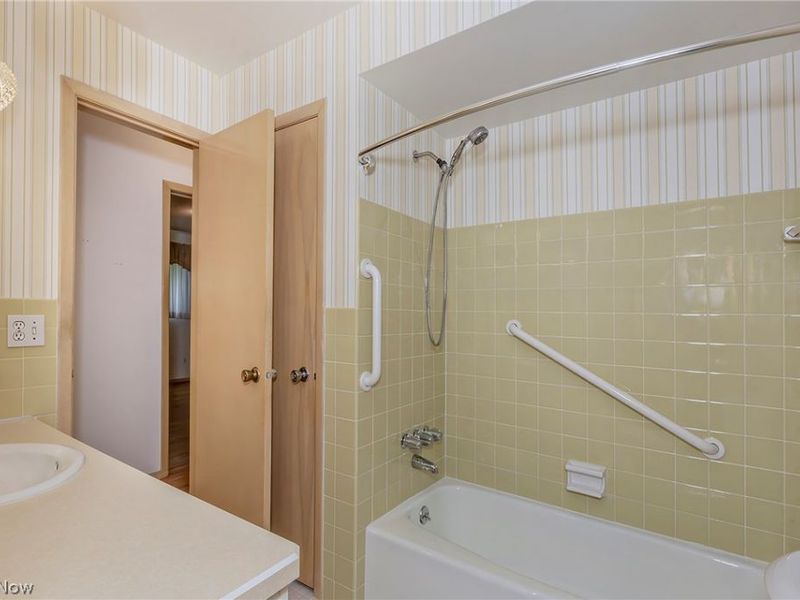 596 Jefferson Drive , Highland Heights, OH 44143 Photo 27