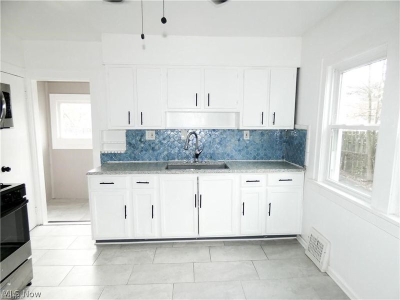 3922 Grosvenor Road, South Euclid, OH 44118 Photo 9