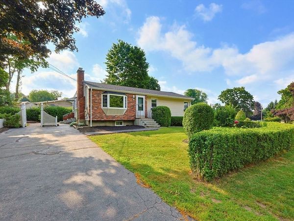 7 Hemlock Dr, Medway, MA 02053