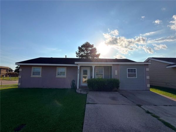 432 CHERRYWOOD Drive , Gretna, LA 70056