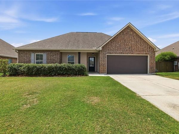 827 WHITE PINE Drive , Ponchatoula, LA 70454