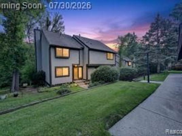 515 Carberry Hill, Brighton, MI 48116
