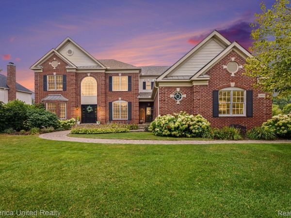 26455 Glenwood Drive, Novi, Mi 48374