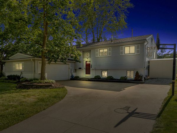 21009 Robinwood Street, Farmington, MI 48336