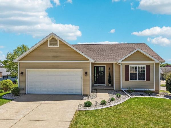 809 Brookstone Crest, Mount Horeb, WI 53572