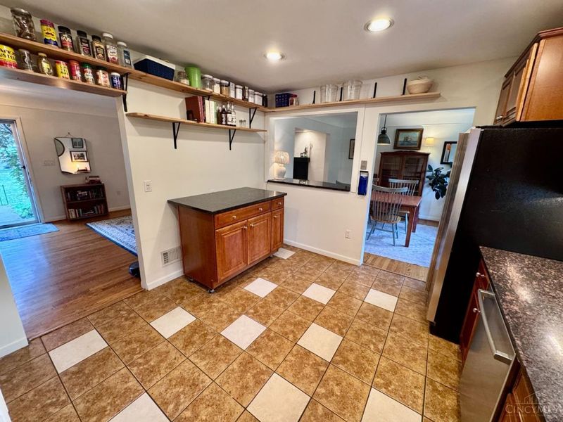 1600 Barnsdale Court, Cincinnati, OH 45230 Photo 8