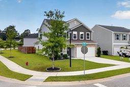 272 Clydesdale Circle photo 4