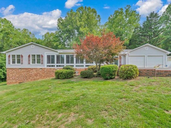 1564 Haymakertown RD , Troutville, VA 24175