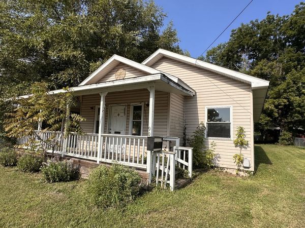 905 N Mcleansboro Street , Benton, IL 62812