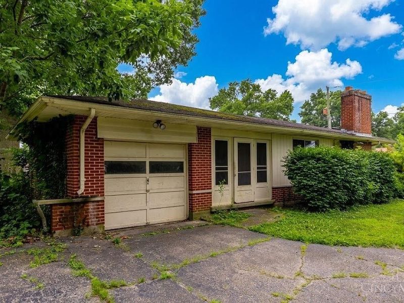 8548 Myrtlewood Avenue, Sycamore Township, OH 45236 Photo 2