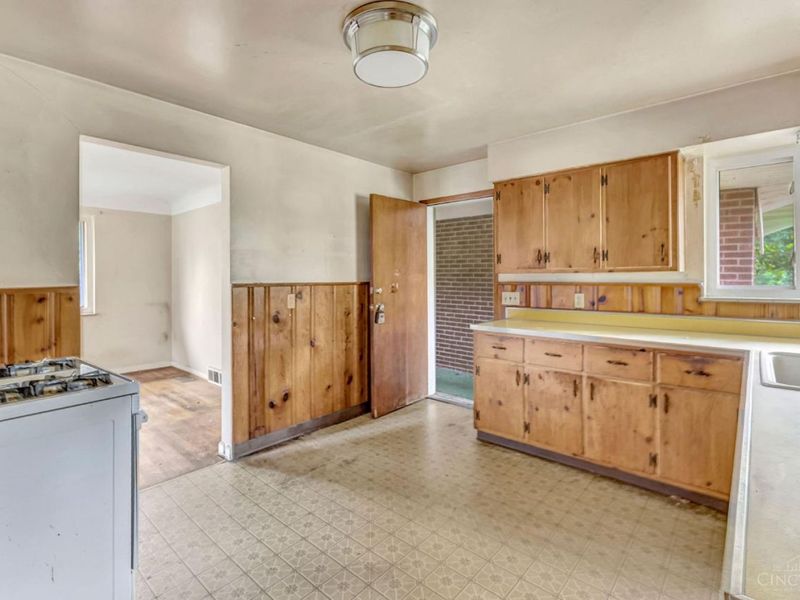 8548 Myrtlewood Avenue, Sycamore Township, OH 45236 Photo 6