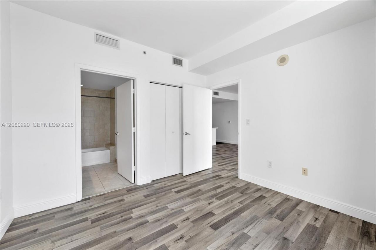 90 SW 3rd St, Unit 2001, Miami, FL 33130 Photo