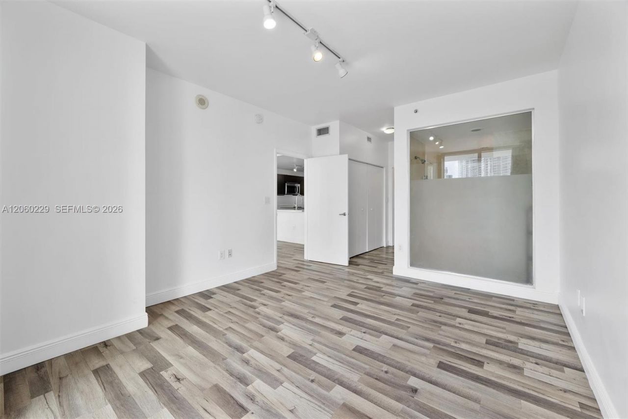 90 SW 3rd St, Unit 2001, Miami, FL 33130 Photo